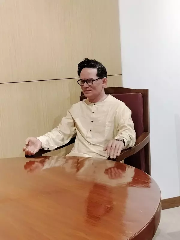 SILICON WAX STATUE