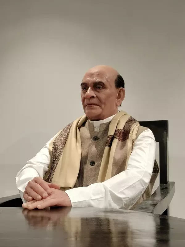 SILICON WAX STATUE
